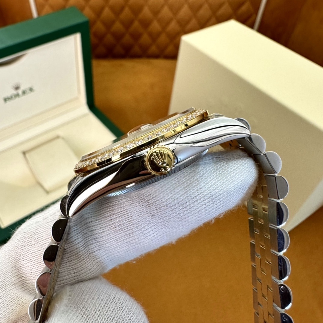 Old watch M126283rbr-0011