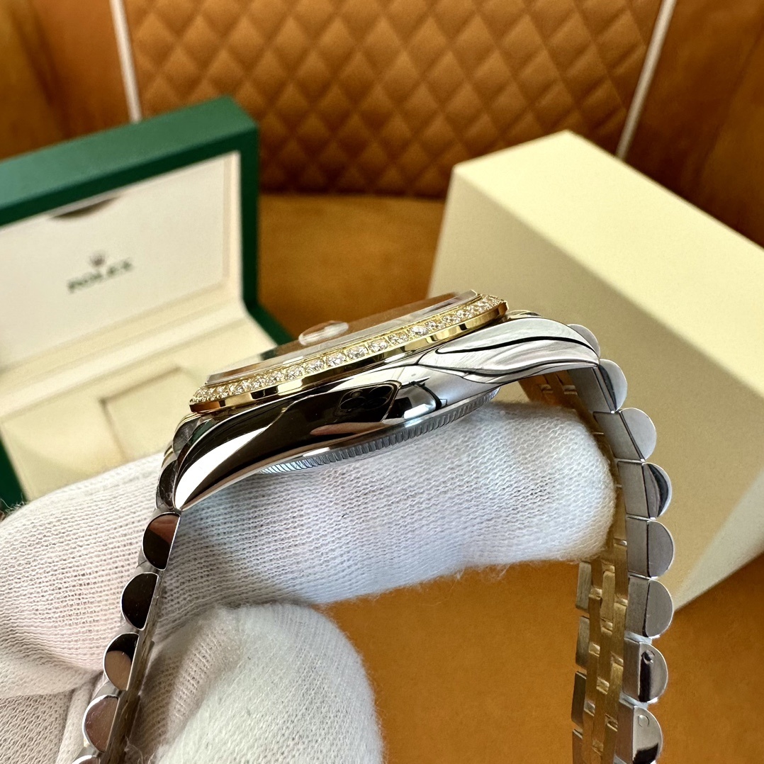 Old watch M126283rbr-0011