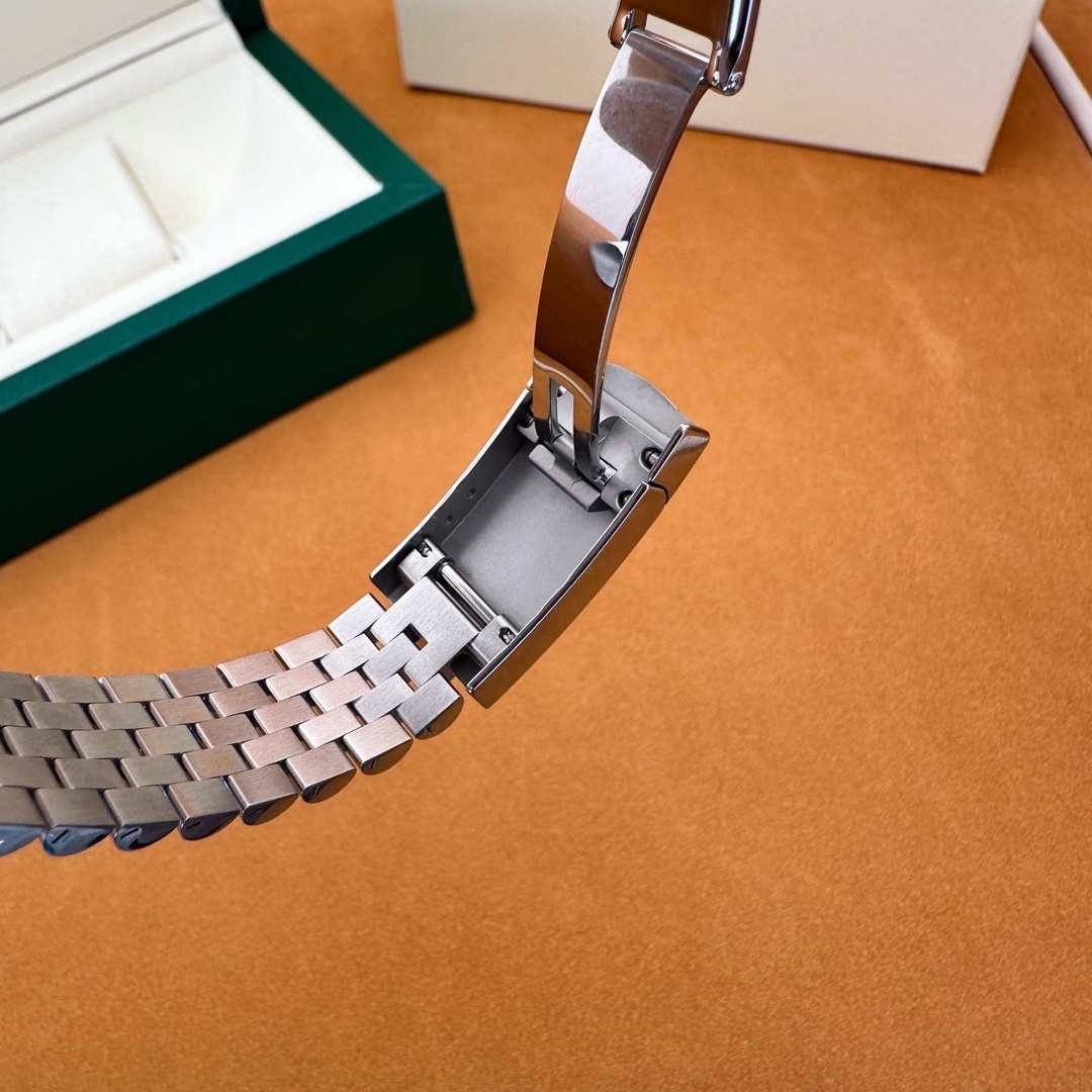 Old watch m126234-0049