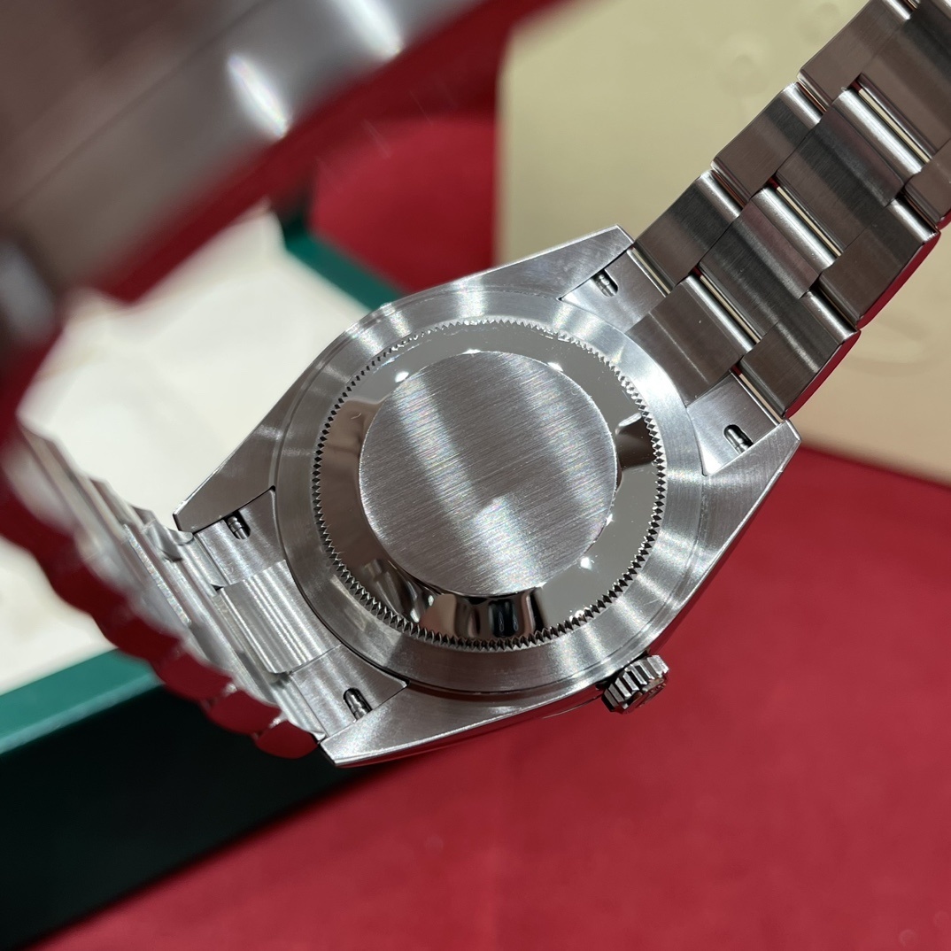 Old watch m126334-0017