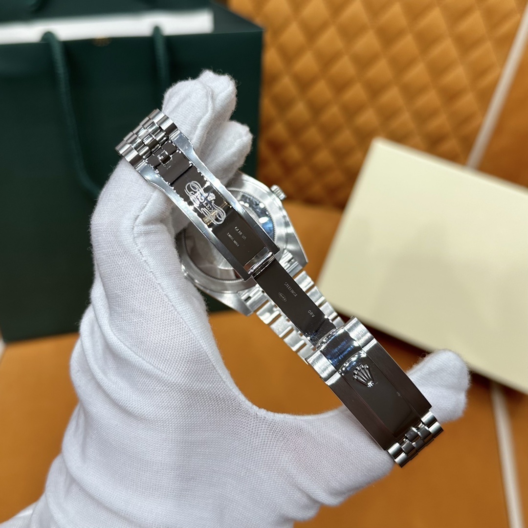 Old watch m126334-0016