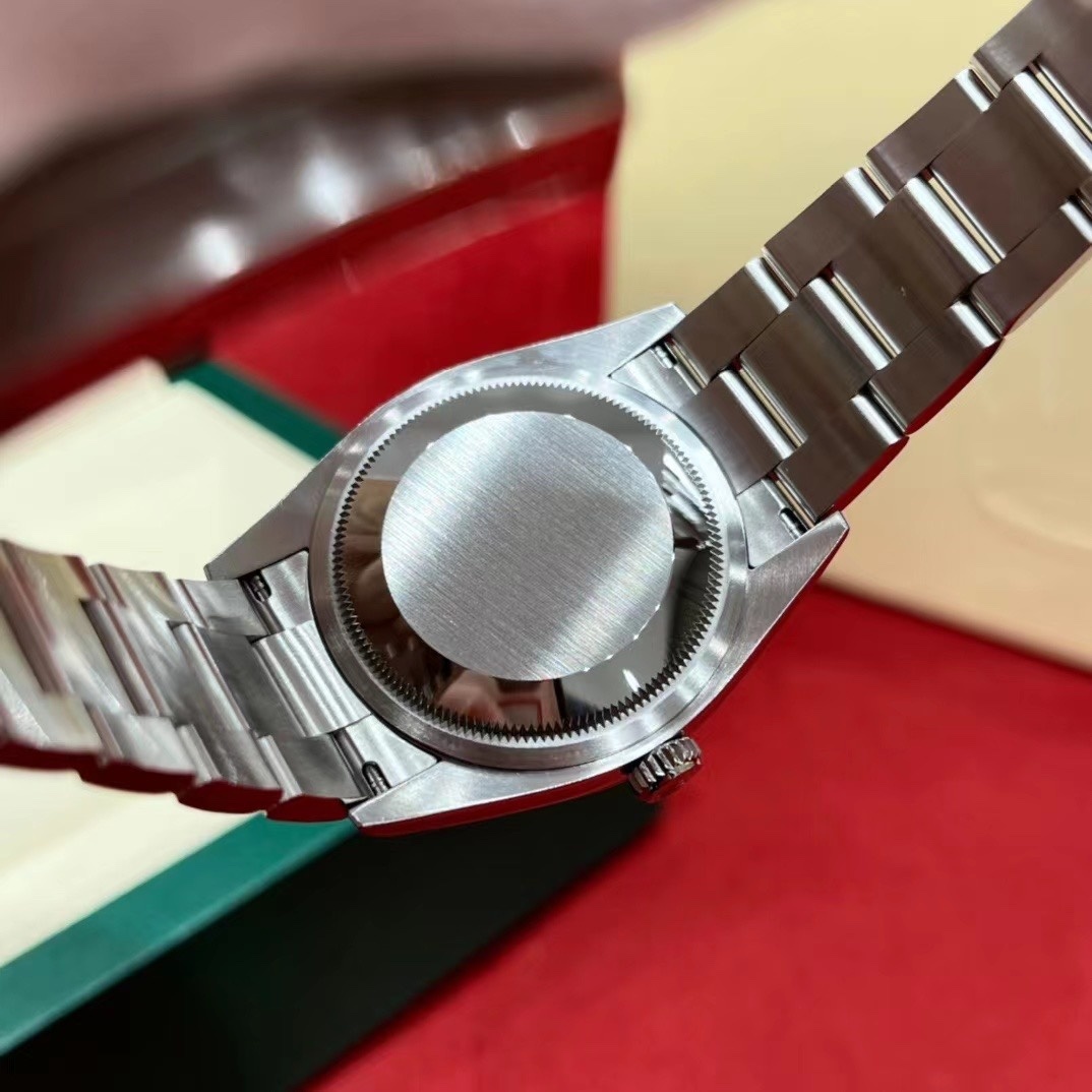 Old watch m126000-0007