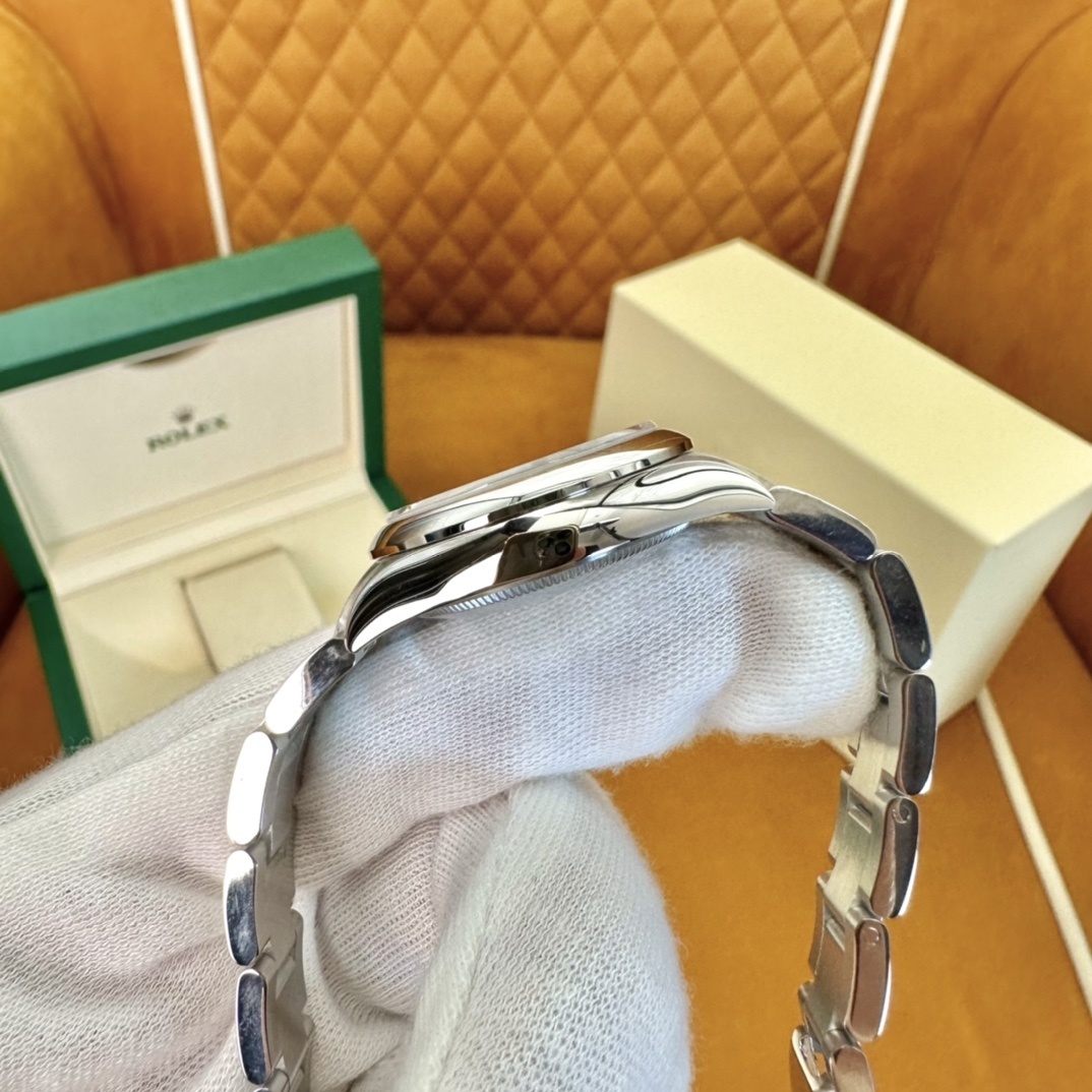 Old watch M277200-0010