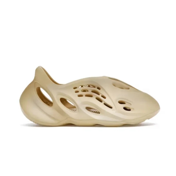 Y**zy Foam RNR Desert Sand