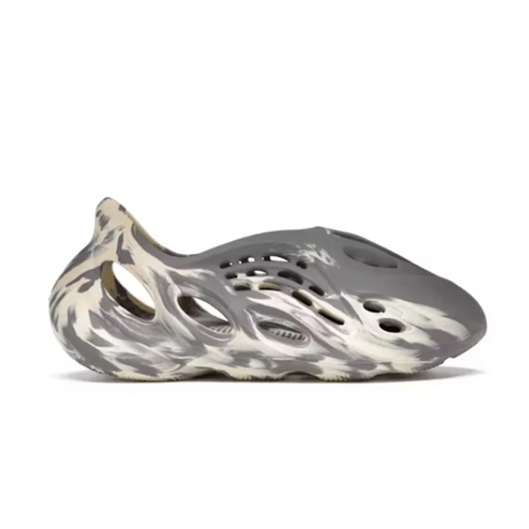 Y**zy Foam RNNR MXT Moon Gray
