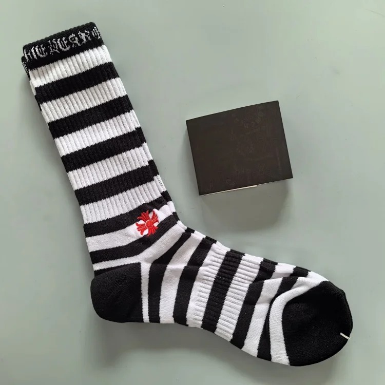 Men's and women's mid-calf sports socks for couples