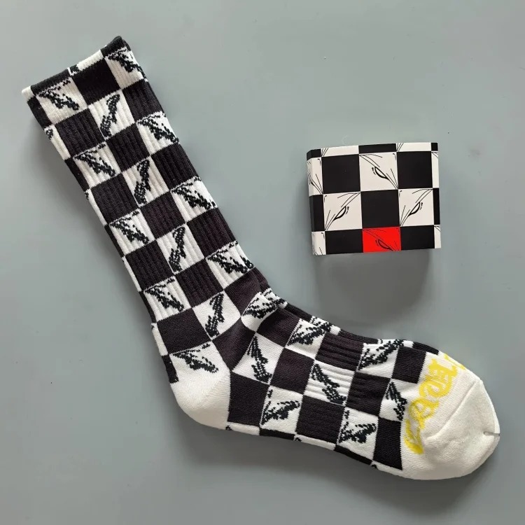 Men's and women's mid-calf sports socks for couples