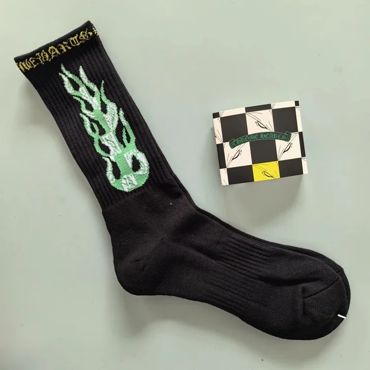 Men's and women's mid-calf sports socks for couples