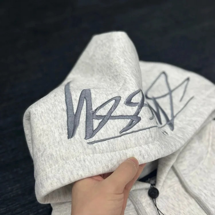 Embroidered hooded sweatshirt essential for men and women couples
