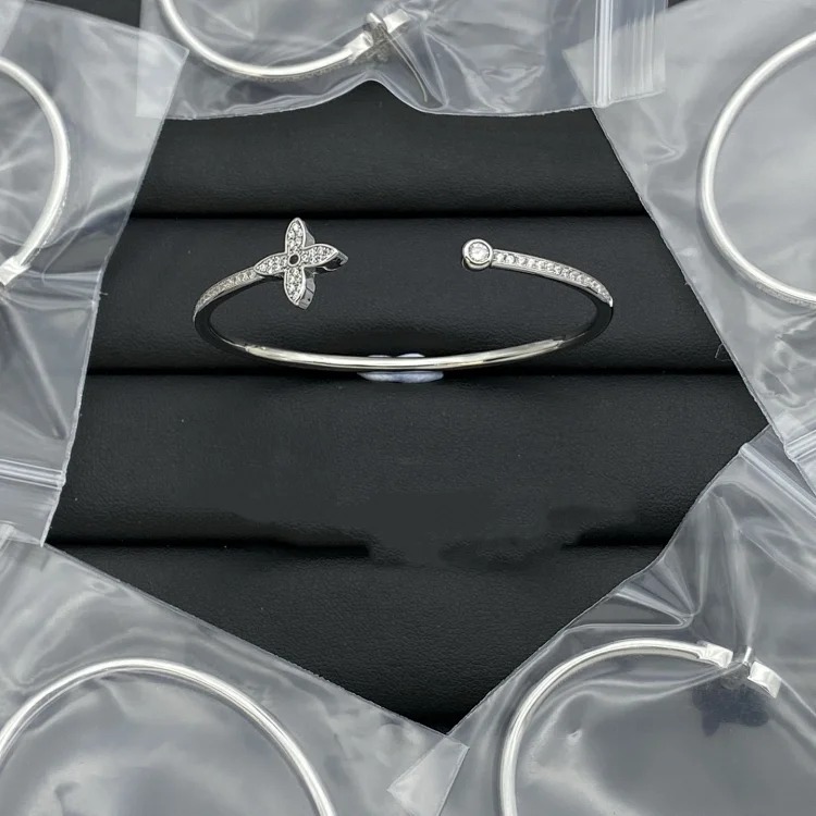 Bracelet women's new high Seiko V letter open bracelet