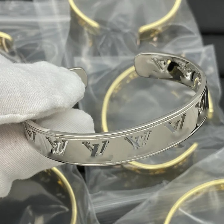 Bracelet women's new high Seiko V letter open bracelet