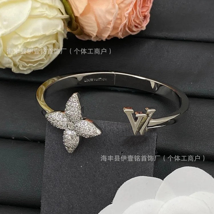 Bracelet women's new high Seiko V letter open bracelet