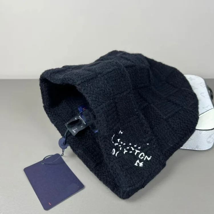 Plaid solid color autumn and winter letter style European and American cross-border men's and women's versatile three-standard best-selling wool knitted hat image 6