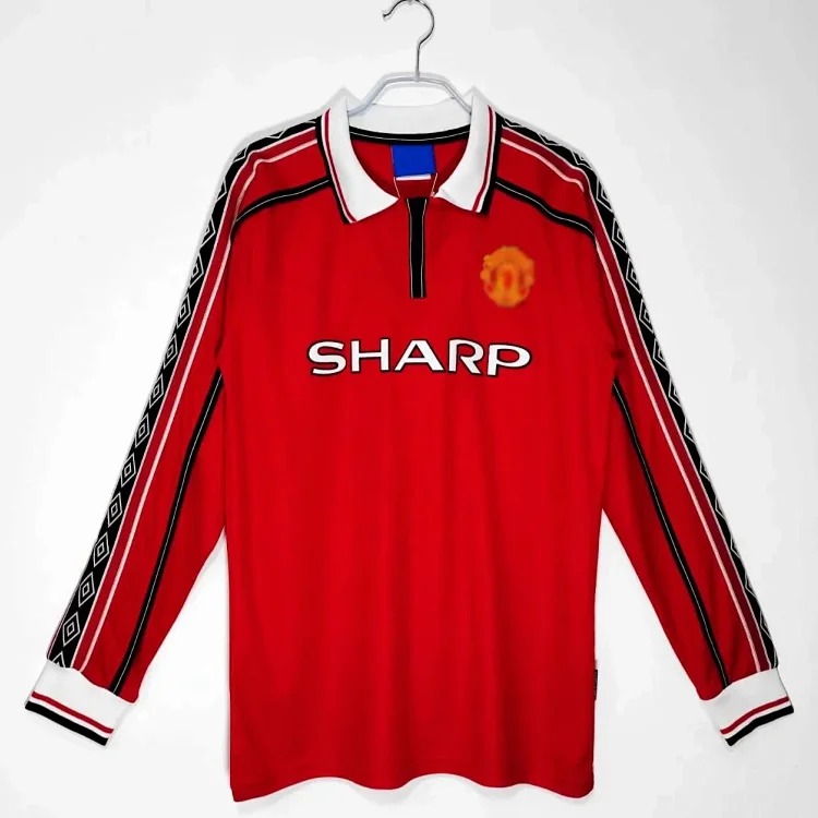 Popular retro football uniforms AC/No. 22 Kaka No. 80 Ronaldinho Manchester United Red Devils Beckham Source Manufacturer