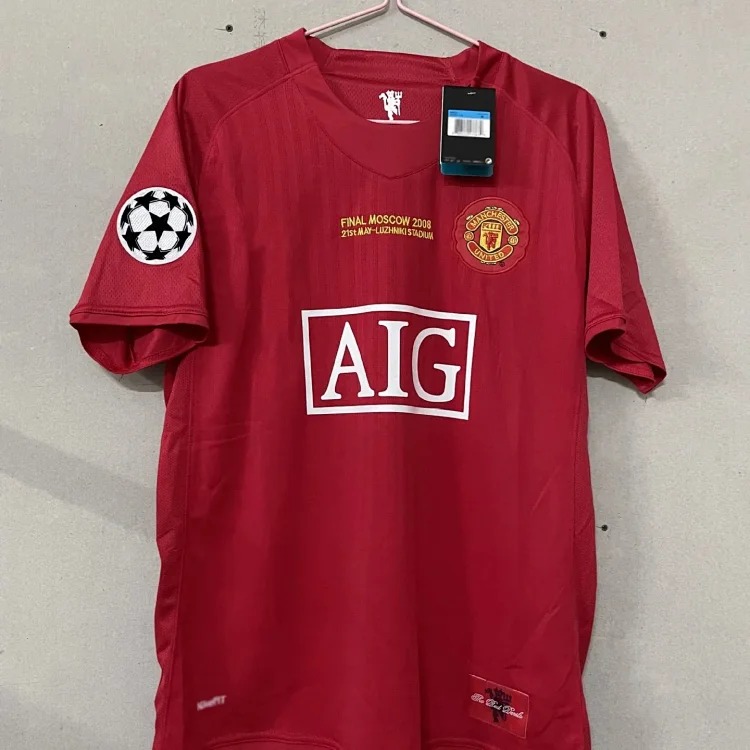 Popular retro football uniforms AC/No. 22 Kaka No. 80 Ronaldinho Manchester United Red Devils Beckham Source Manufacturer