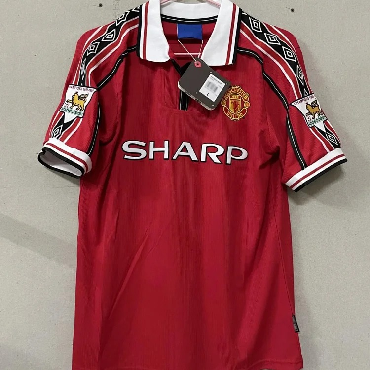 Popular retro football uniforms AC/No. 22 Kaka No. 80 Ronaldinho Manchester United Red Devils Beckham Source Manufacturer