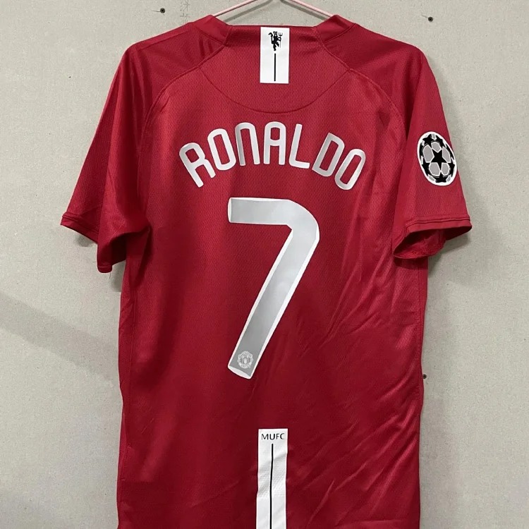 Popular retro football uniforms AC/No. 22 Kaka No. 80 Ronaldinho Manchester United Red Devils Beckham Source Manufacturer