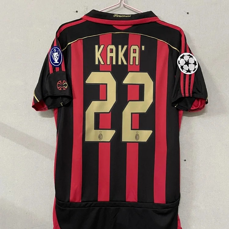 Popular retro football uniforms AC/No. 22 Kaka No. 80 Ronaldinho Manchester United Red Devils Beckham Source Manufacturer
