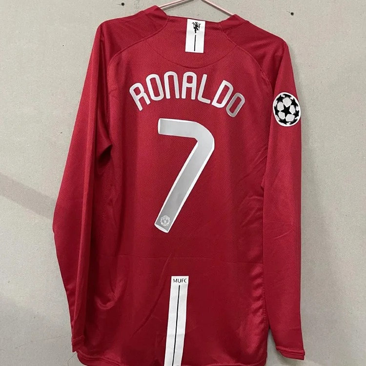 Popular retro football uniforms AC/No. 22 Kaka No. 80 Ronaldinho Manchester United Red Devils Beckham Source Manufacturer