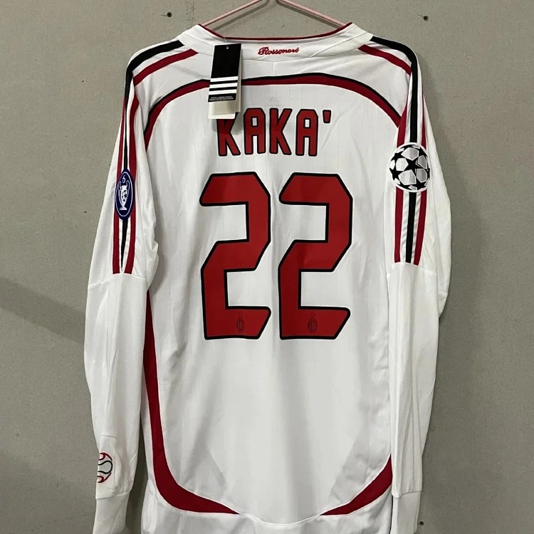 Popular retro football uniforms AC/No. 22 Kaka No. 80 Ronaldinho Manchester United Red Devils Beckham Source Manufacturer