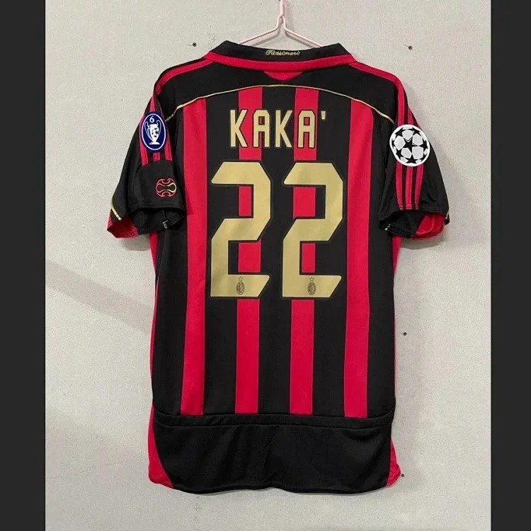 Popular retro football uniforms AC/No. 22 Kaka No. 80 Ronaldinho Manchester United Red Devils Beckham Source Manufacturer