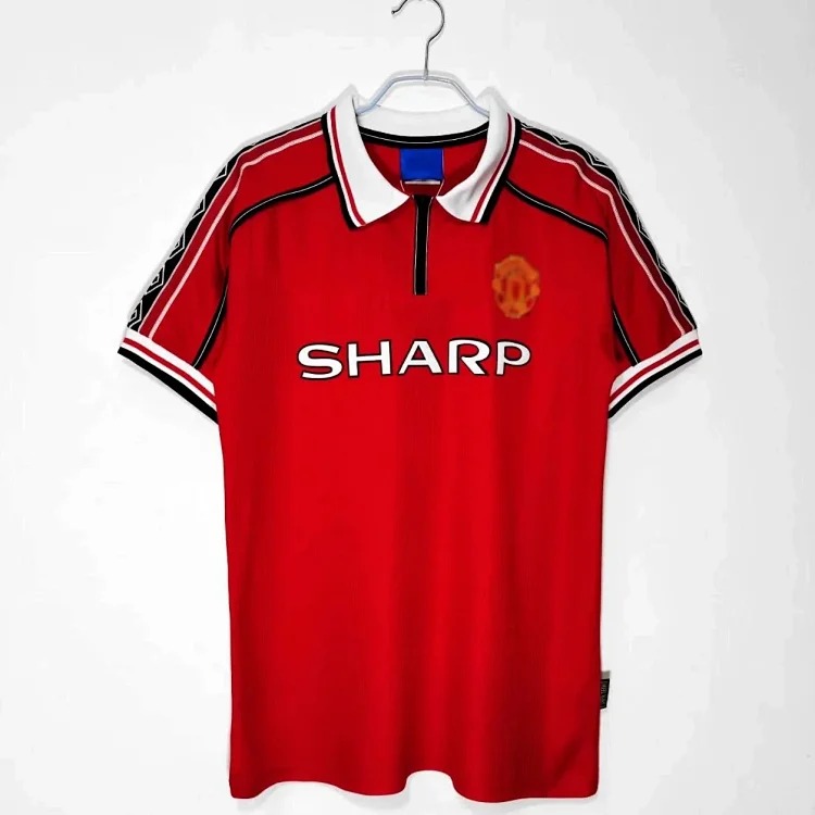 Popular retro football uniforms AC/No. 22 Kaka No. 80 Ronaldinho Manchester United Red Devils Beckham Source Manufacturer