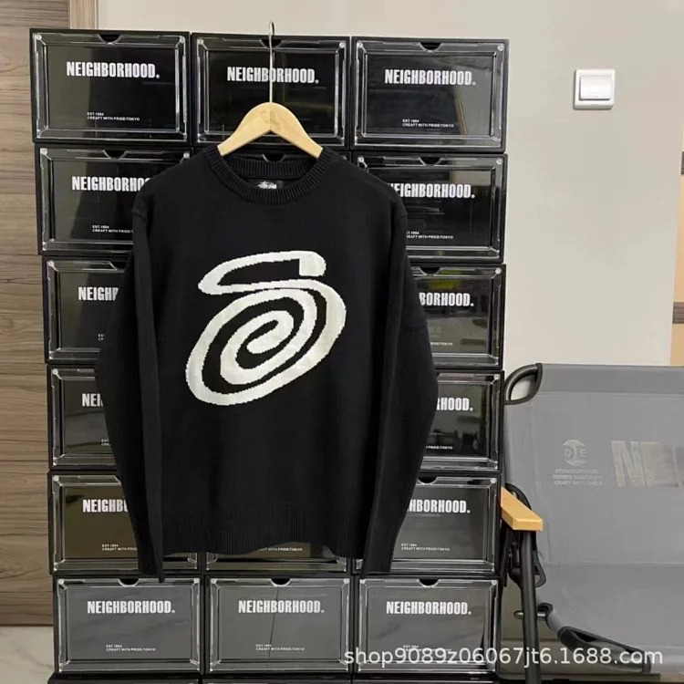 Black 8 large jacquard solid color crew neck sweater