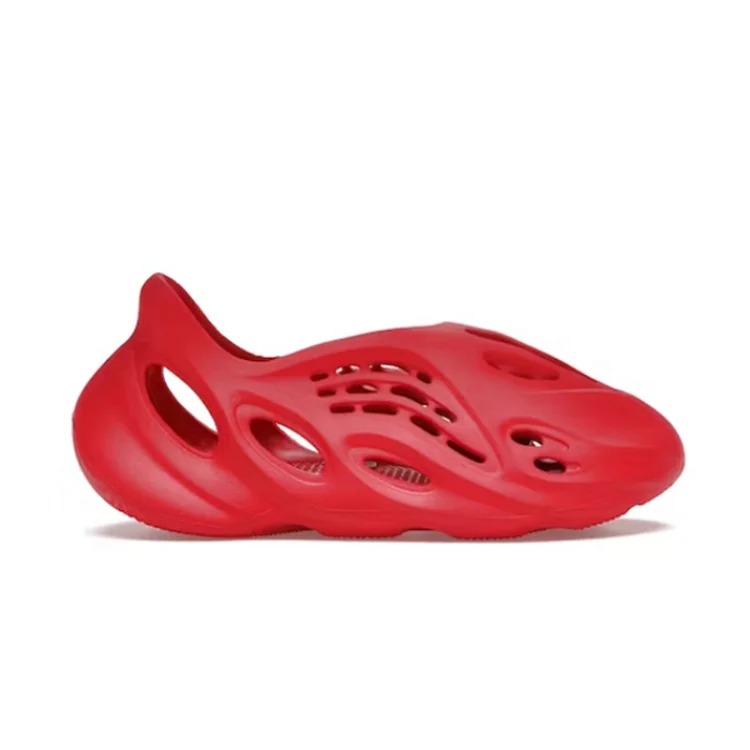 Y**zy Foam RNNR Vermillion