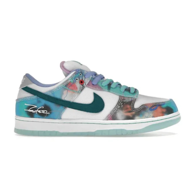 D**k Low Futura Laboratories Bleached Aqua