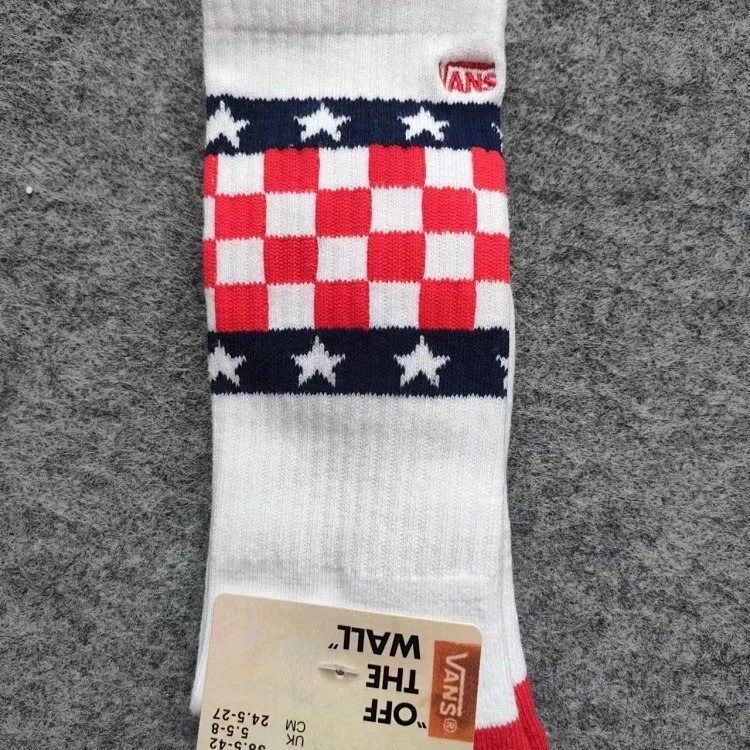 Cross-border trendy high-top cotton socks with cartoon letters and anime couple style towel-soled sports socks wholesale and retail