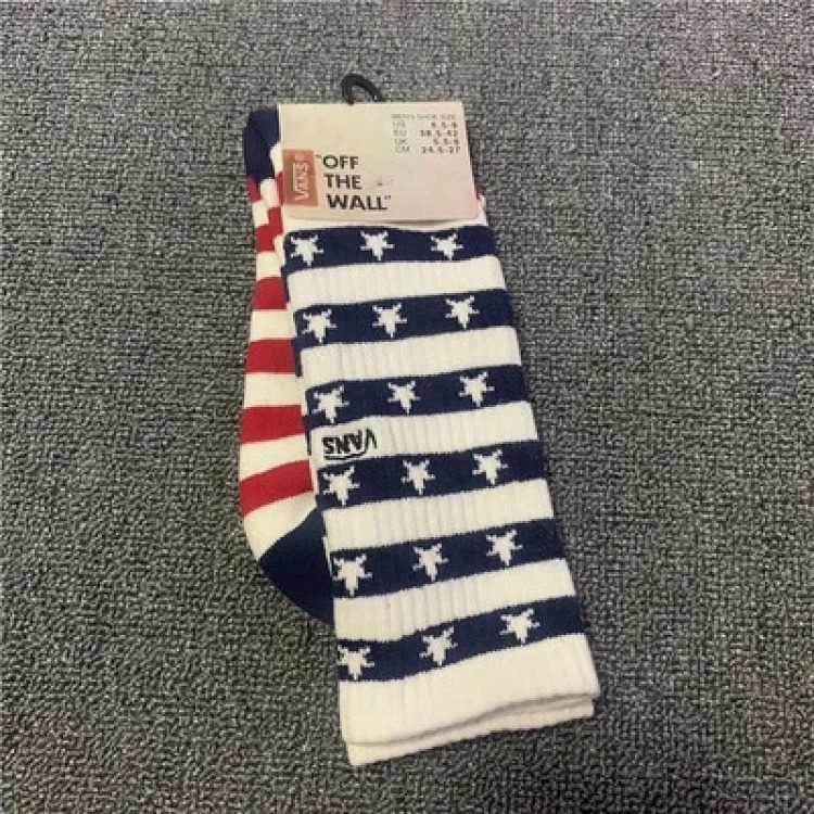 Cross-border trendy high-top cotton socks with cartoon letters and anime couple style towel-soled sports socks wholesale and retail