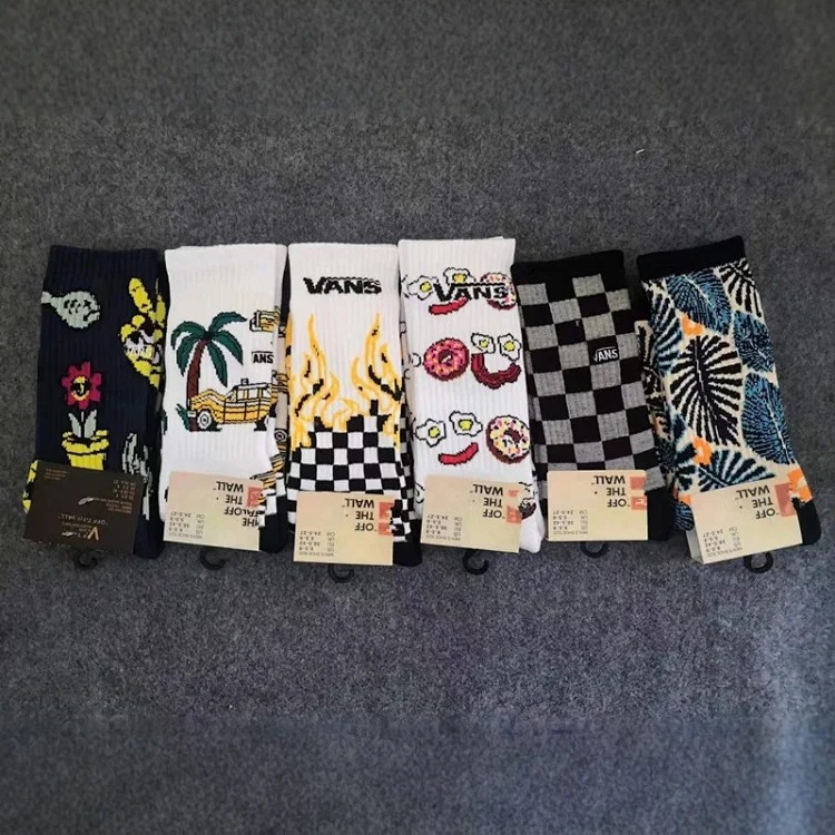 Cross-border trendy high-top cotton socks with cartoon letters and anime couple style towel-soled sports socks wholesale and retail