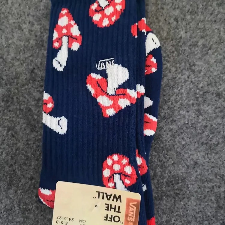 Cross-border trendy high-top cotton socks with cartoon letters and anime couple style towel-soled sports socks wholesale and retail