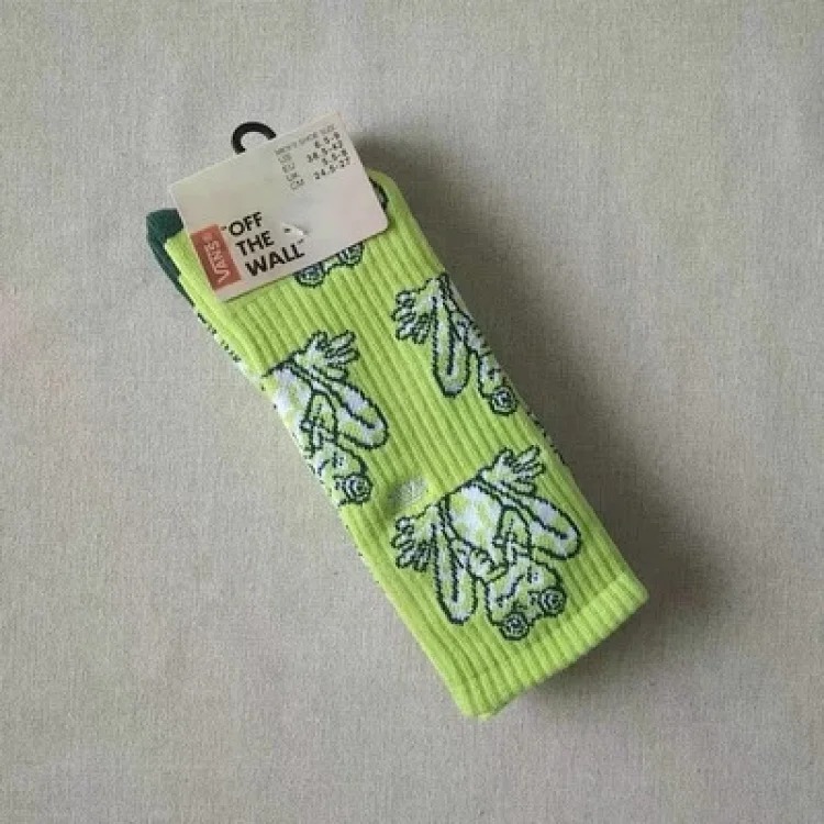 Cross-border trendy high-top cotton socks with cartoon letters and anime couple style towel-soled sports socks wholesale and retail