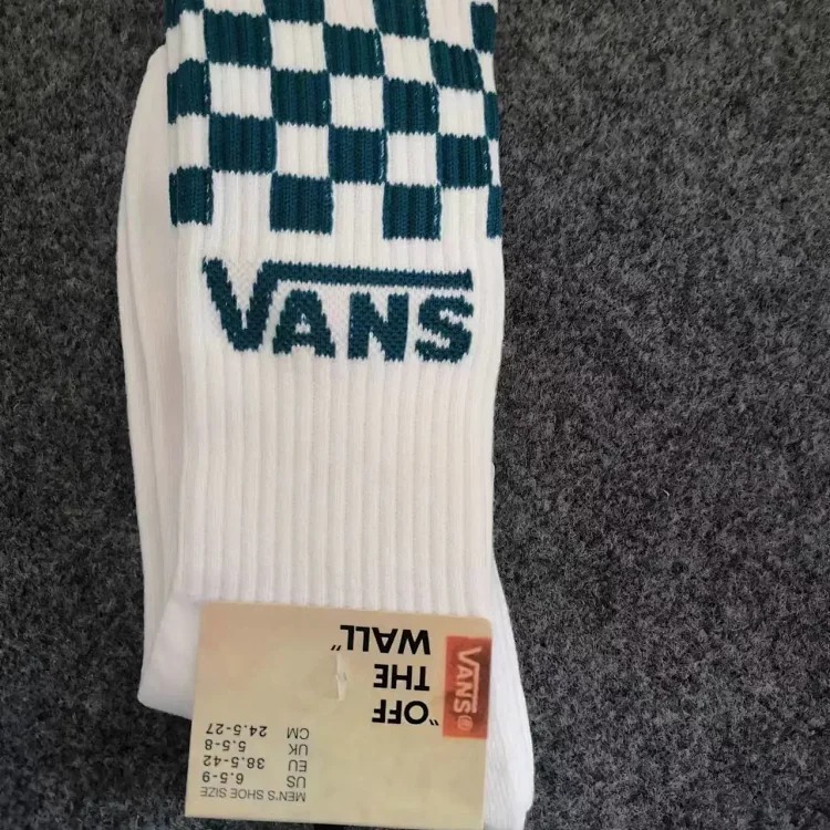 Cross-border trendy high-top cotton socks with cartoon letters and anime couple style towel-soled sports socks wholesale and retail