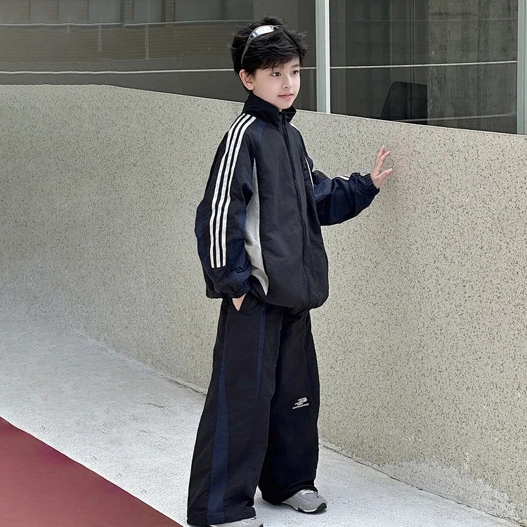 2026 new autumn style medium and large boys Korean style stitching embroidery suit outdoor fashion loose and comfortable two-piece set
