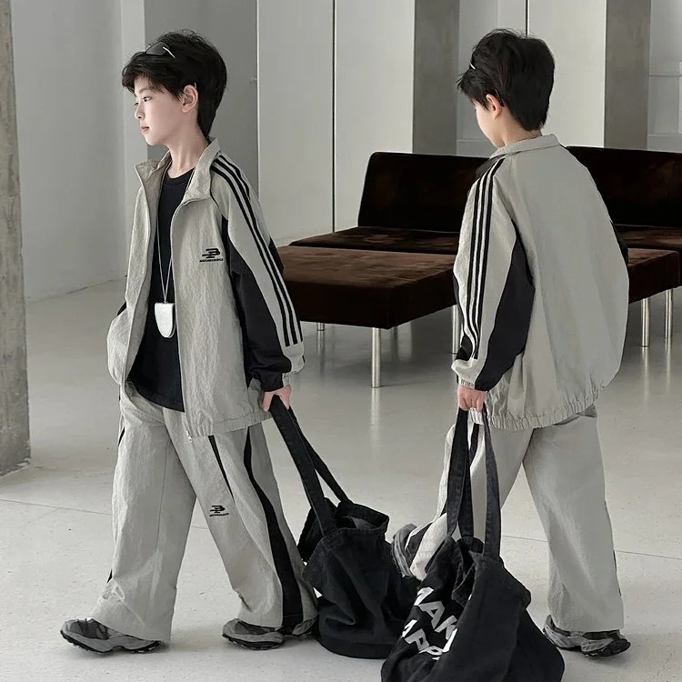2026 new autumn style medium and large boys Korean style stitching embroidery suit outdoor fashion loose and comfortable two-piece set