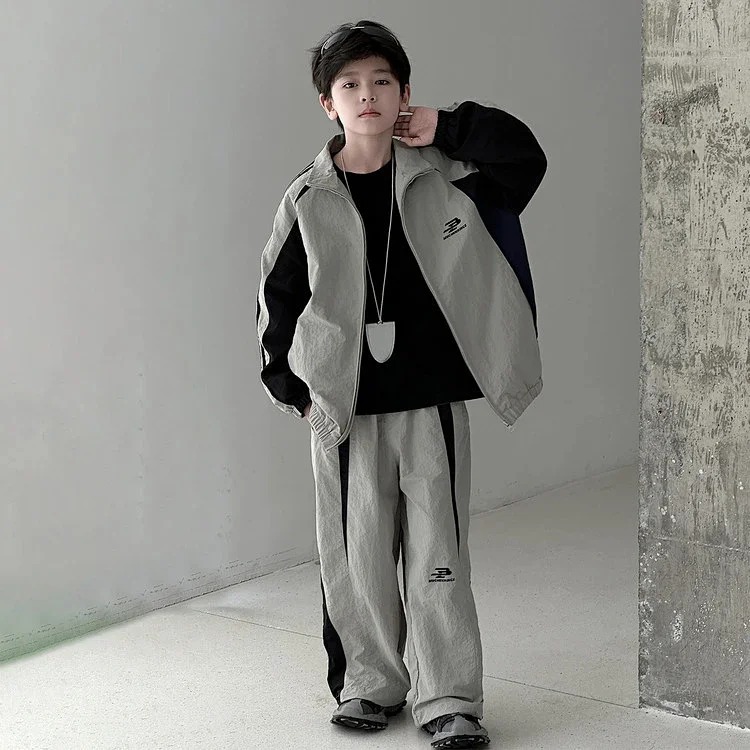 2026 new autumn style medium and large boys Korean style stitching embroidery suit outdoor fashion loose and comfortable two-piece set