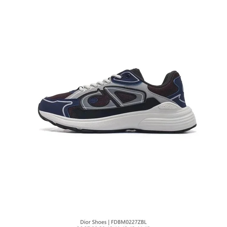 D's running shoes and sneakers