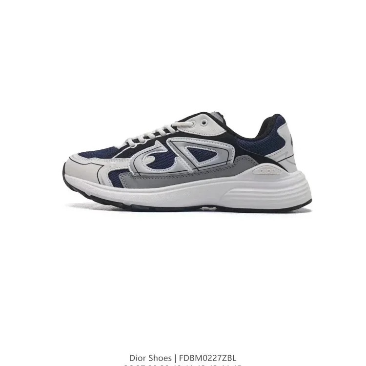D's running shoes and sneakers