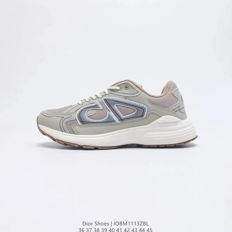 D's running shoes and sneakers
