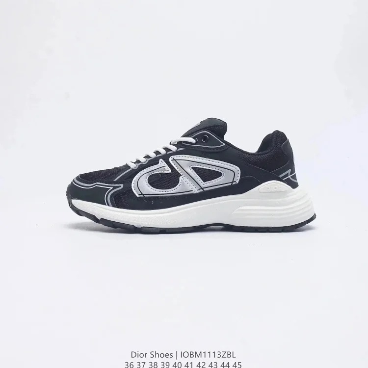 D's running shoes and sneakers