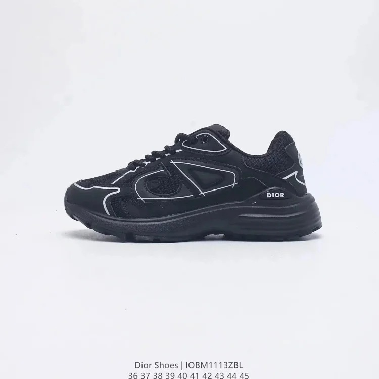 D's running shoes and sneakers