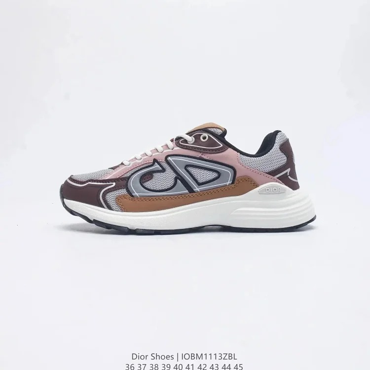 D's running shoes and sneakers