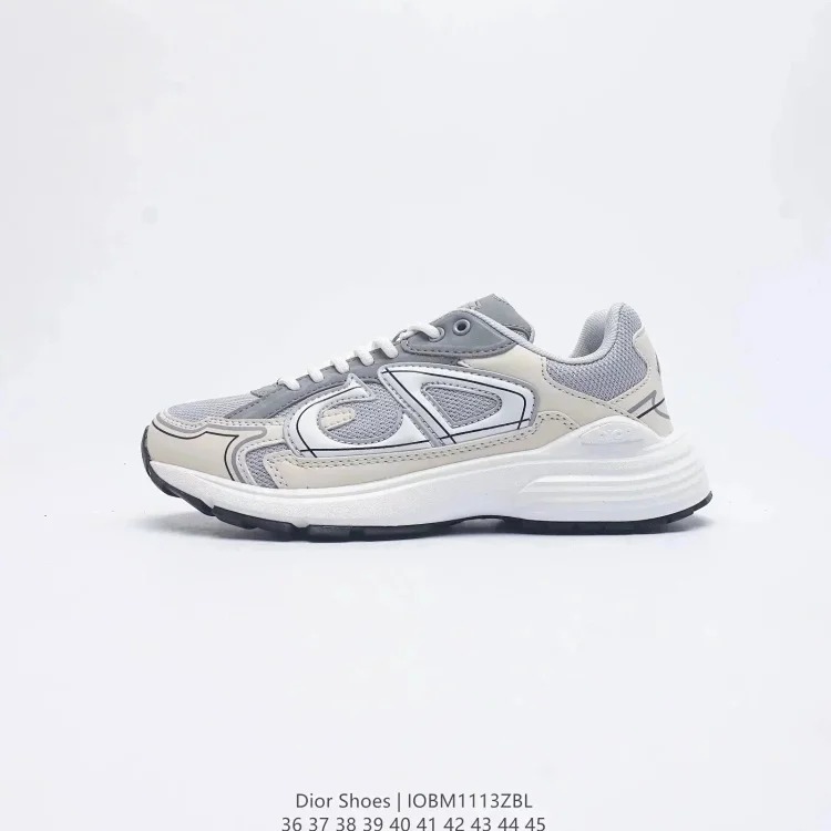 D's running shoes and sneakers