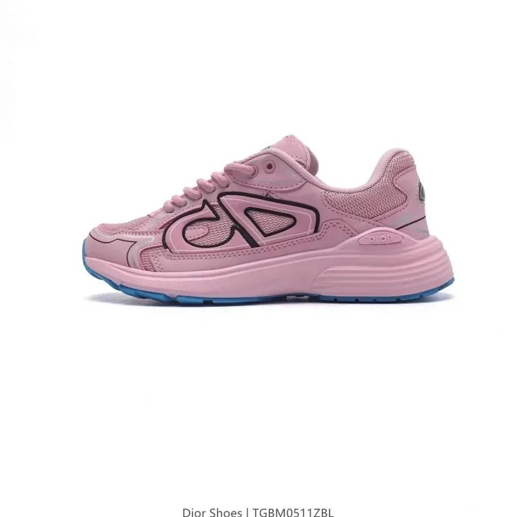 D's running shoes and sneakers