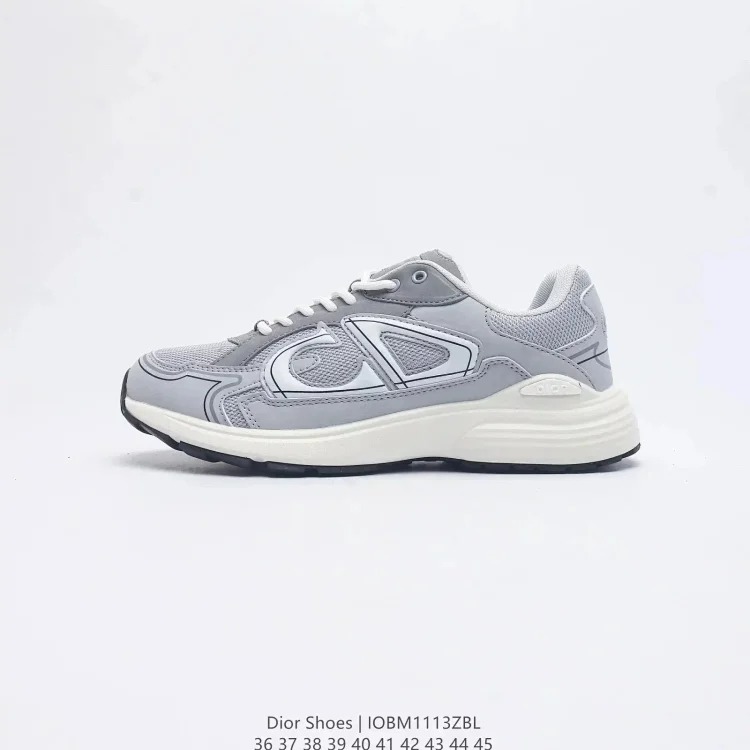 D's running shoes and sneakers