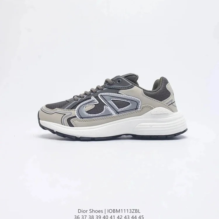 D's running shoes and sneakers