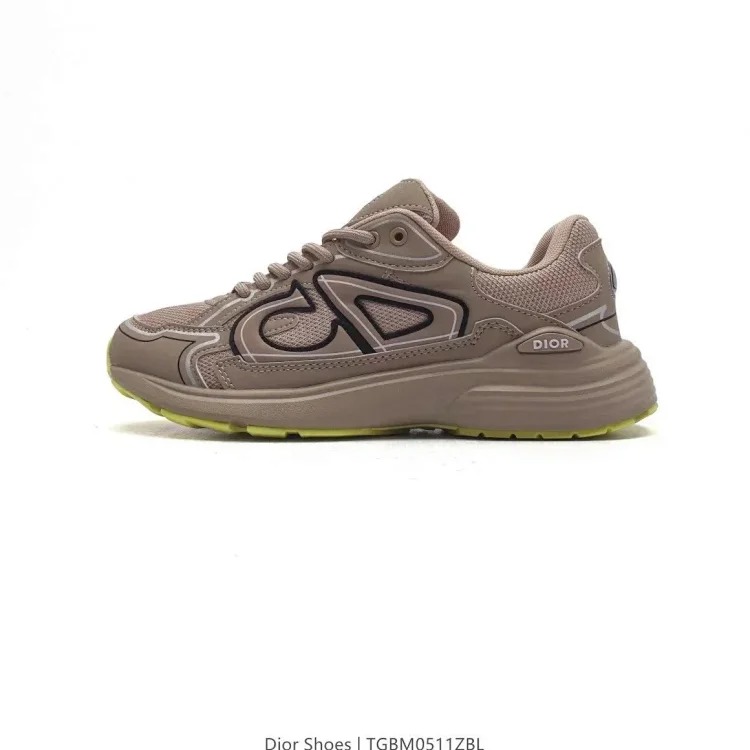 D's running shoes and sneakers