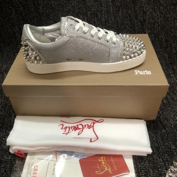 OG1 red sole rivet casual shoes for men and women, same style